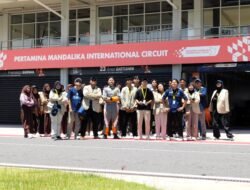 Kegiatan Edutour Mahasiswa KKN UGM Bersama Sejumlah Pelajar di Sirkuit Mandalika