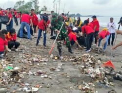 Bersih Pantai Loang Balok: Alfamart Tanam Ketapang Kencana, Dukung Mataram Kurangi 250 Ton Sampah Harian
