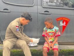 Personel Satgas Ops Damai Cartenz Bagikan Momen Keharmonisan Bersama Anak-Anak di Pegunungan Bintang